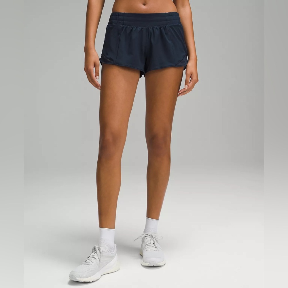 Lululemon Hotty Hot Low-Rise Lined Short 2.5"💙🤍